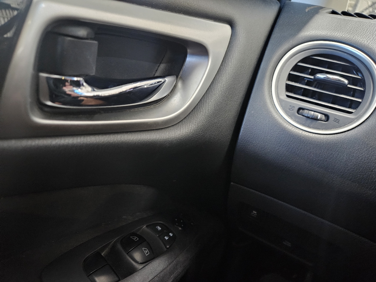 Nissan Pathfinder 2WD 4dr SV 2013