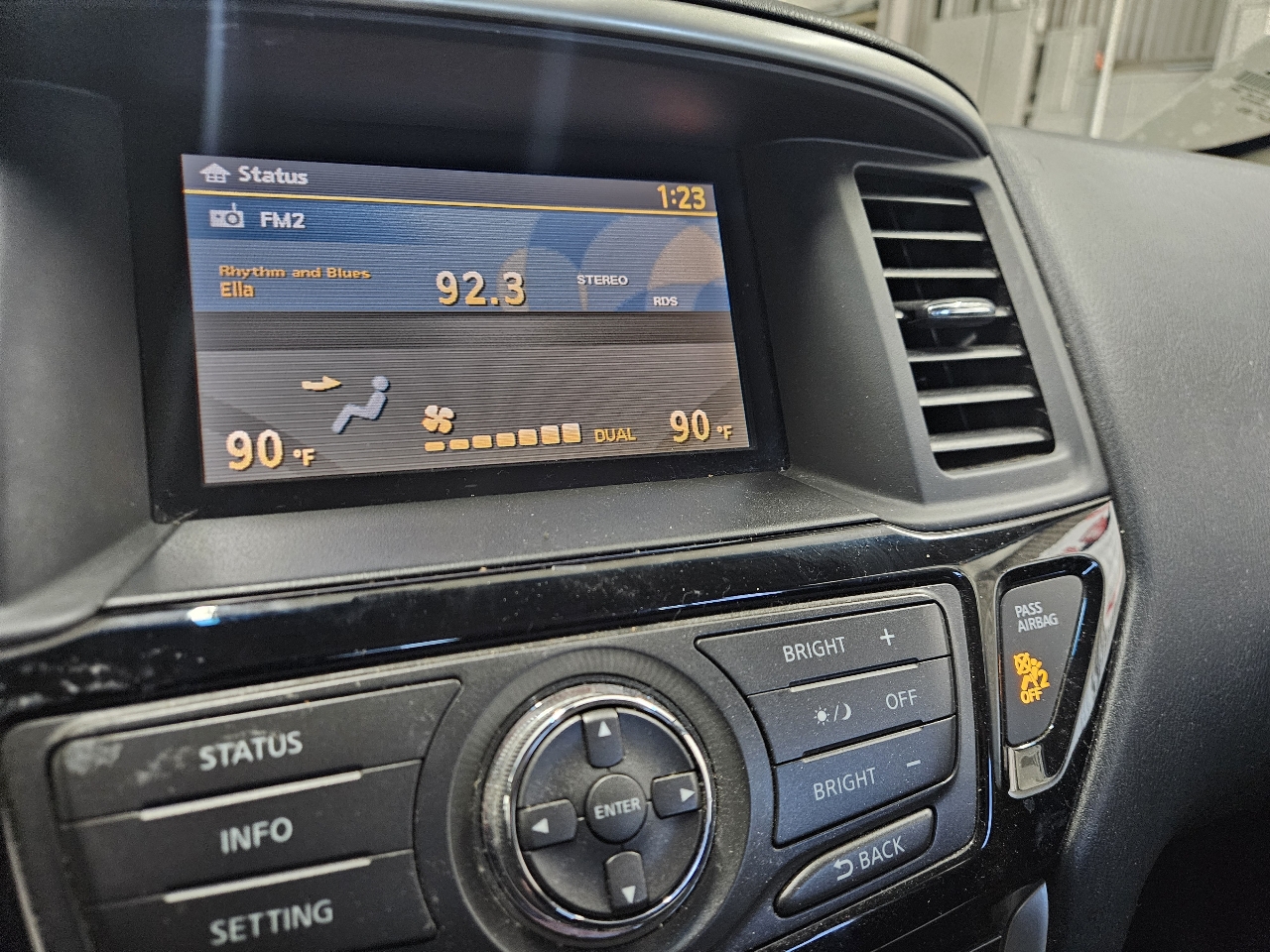 Nissan Pathfinder 2WD 4dr SV 2013