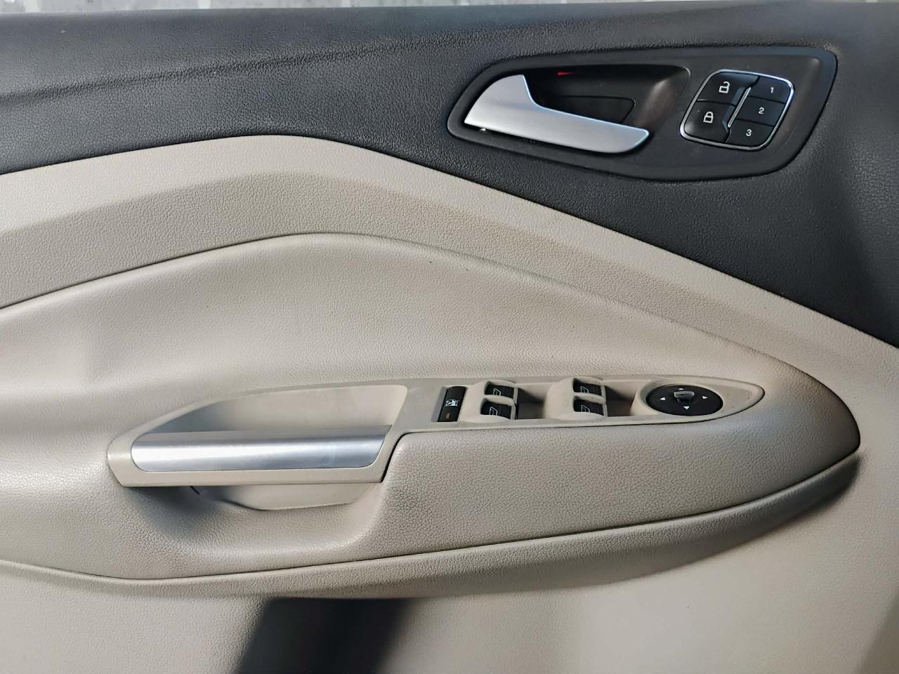 Ford Escape FWD 4dr Titanium 2015