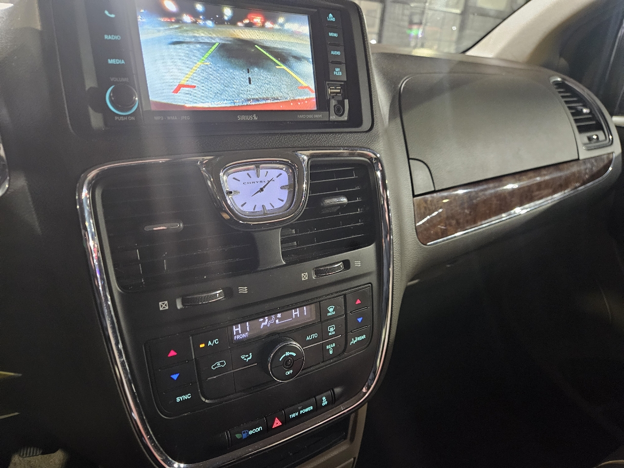 Chrysler Town & Country 4dr Wgn Touring 2011