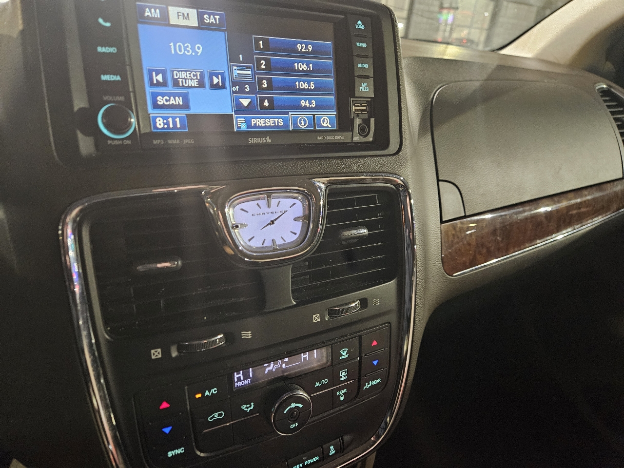 Chrysler Town & Country 4dr Wgn Touring 2011