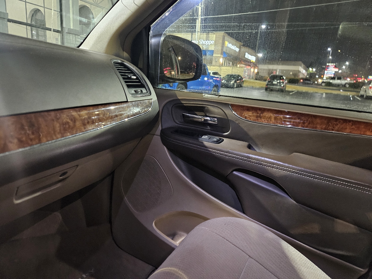 Chrysler Town & Country 4dr Wgn Touring 2011