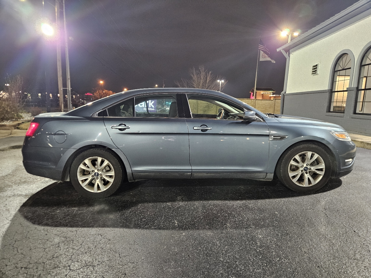 Ford Taurus 4dr Sdn SEL FWD 2010