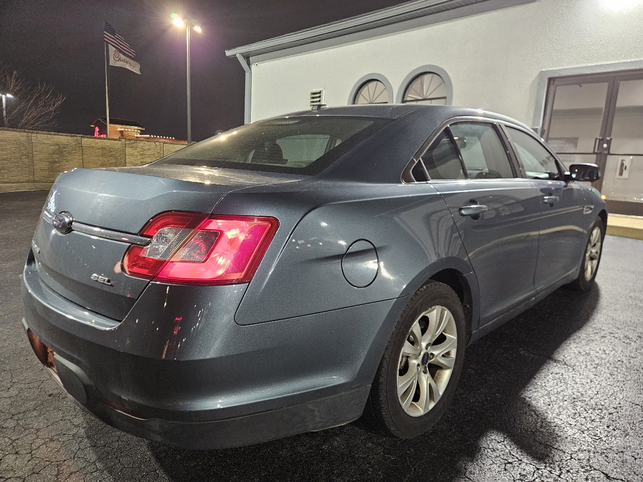 Ford Taurus 4dr Sdn SEL FWD 2010