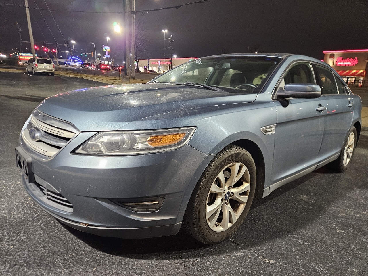 Ford Taurus 4dr Sdn SEL FWD 2010