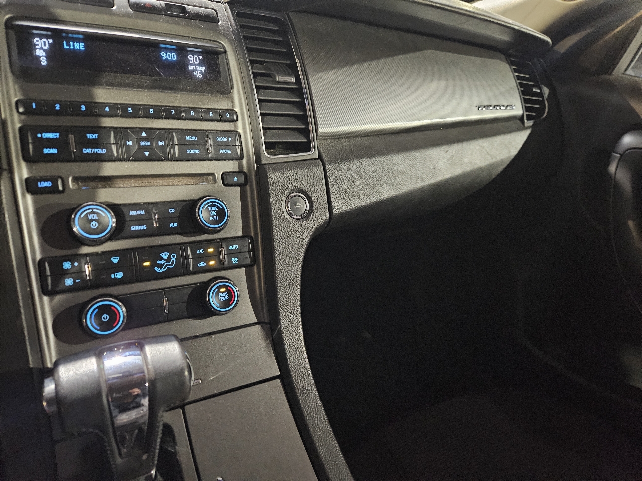 Ford Taurus 4dr Sdn SEL FWD 2010