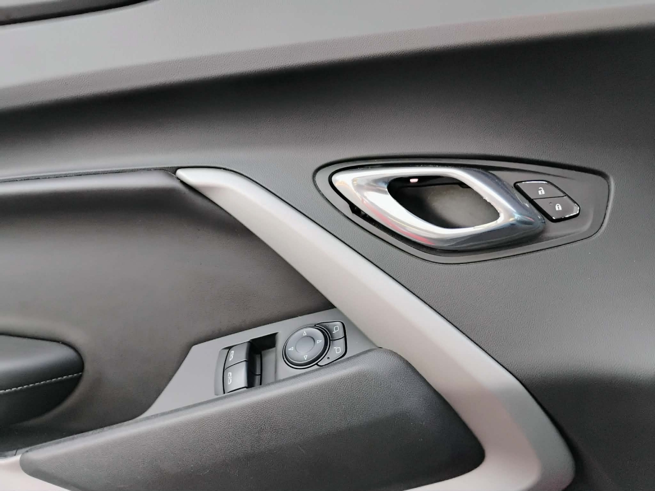 Chevrolet Camaro 2dr Cpe 1LT 2017