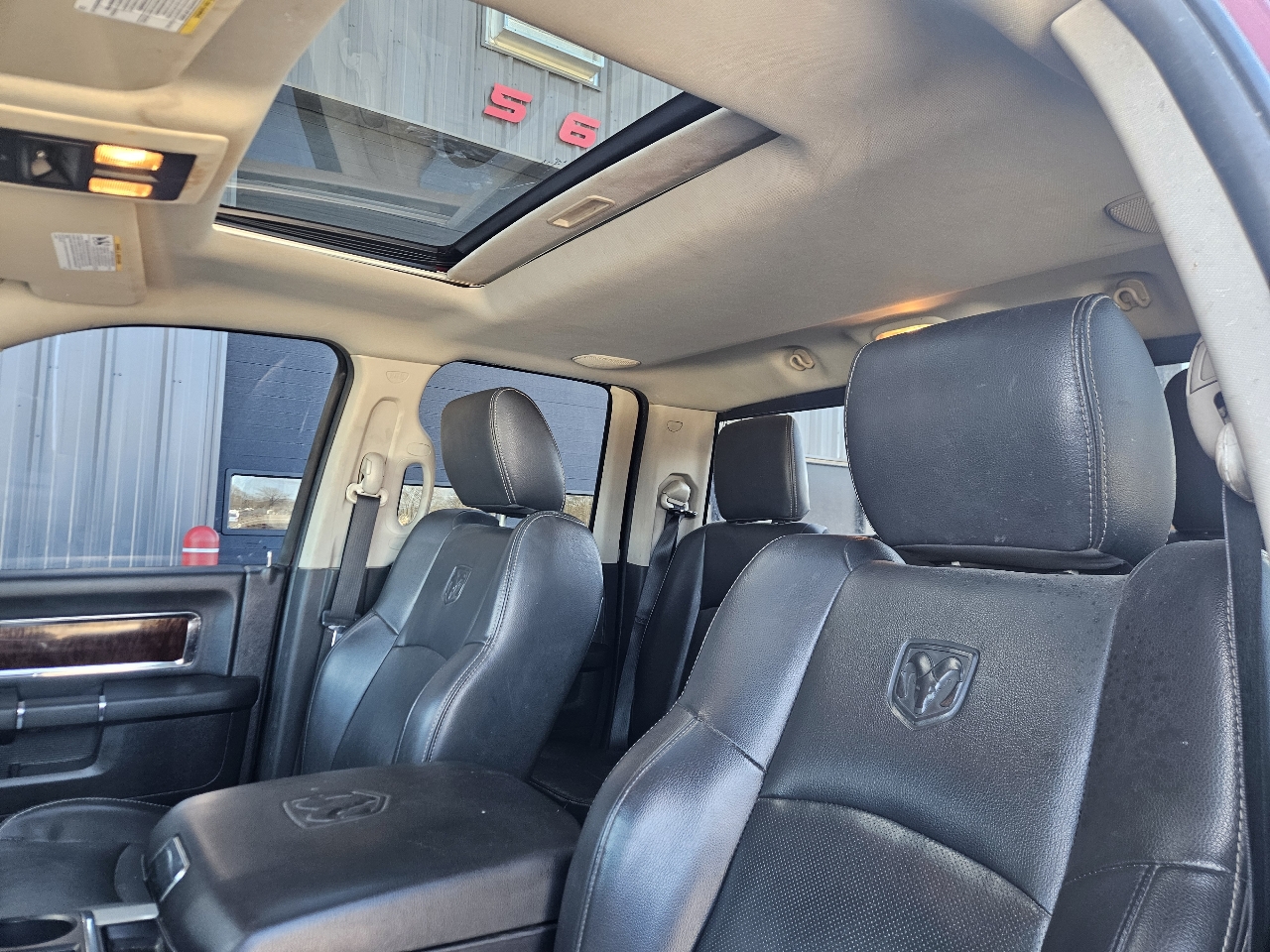 RAM 1500 4WD Quad Cab 140.5" Laramie 2011