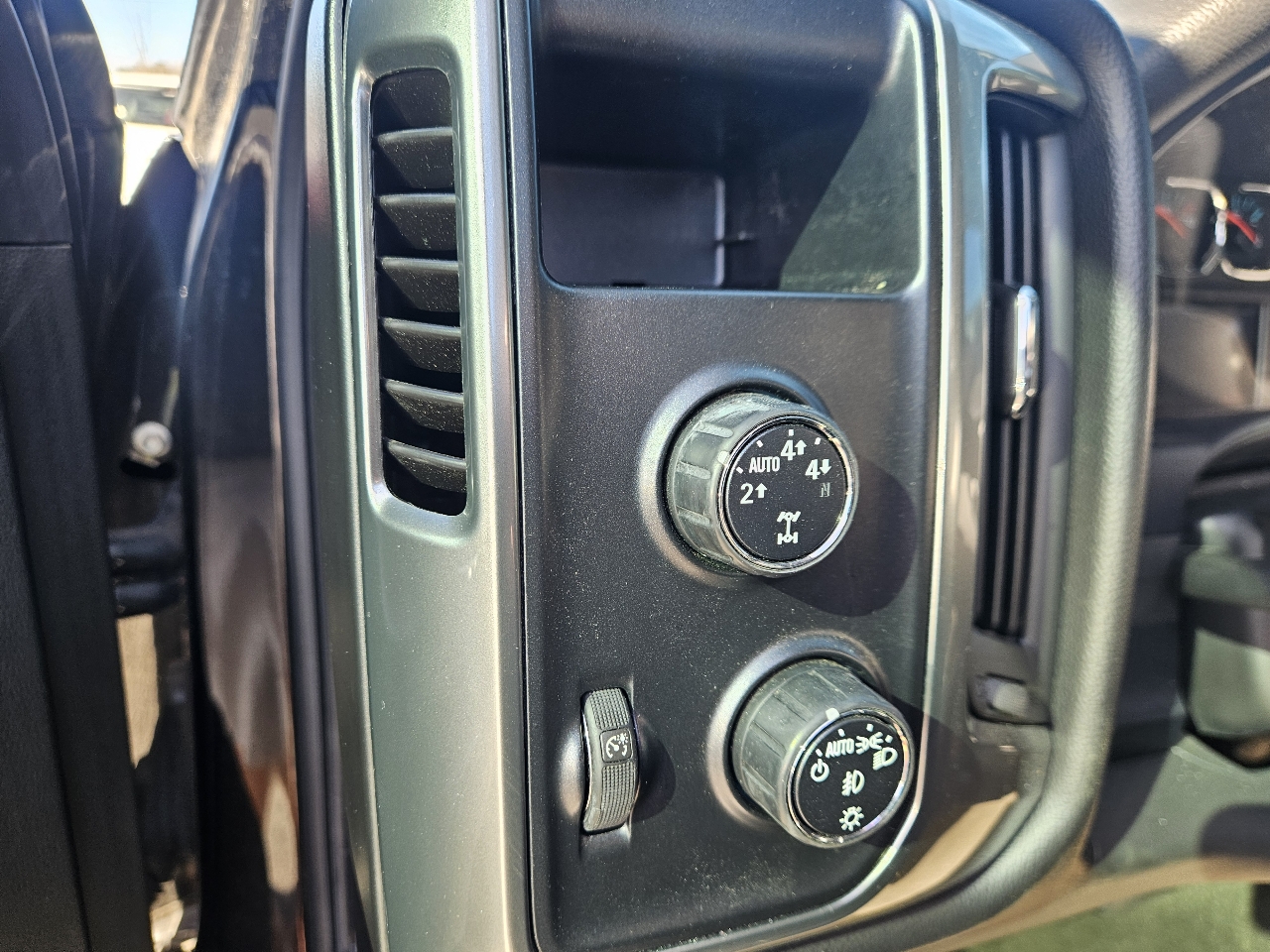 Chevrolet Silverado 1500 4WD Crew Cab 143.5" LT w/1LT 2015