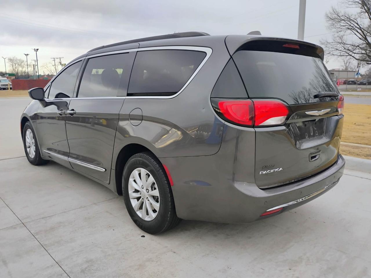 Chrysler Pacifica Touring-L FWD 2017