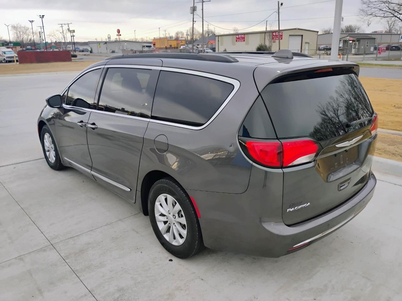 Chrysler Pacifica Touring-L FWD 2017