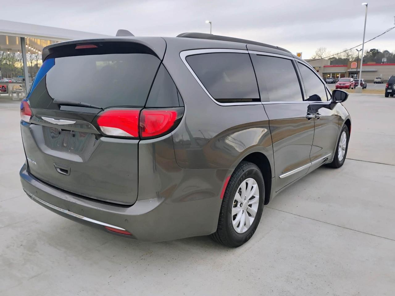 Chrysler Pacifica Touring-L FWD 2017