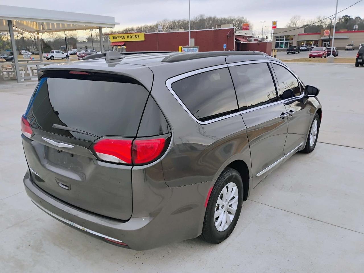 Chrysler Pacifica Touring-L FWD 2017
