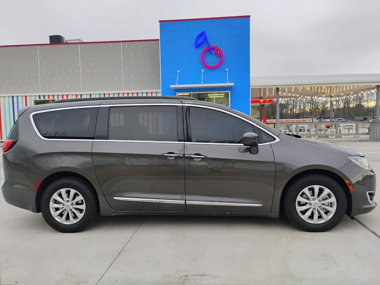 Chrysler Pacifica Touring-L FWD 2017