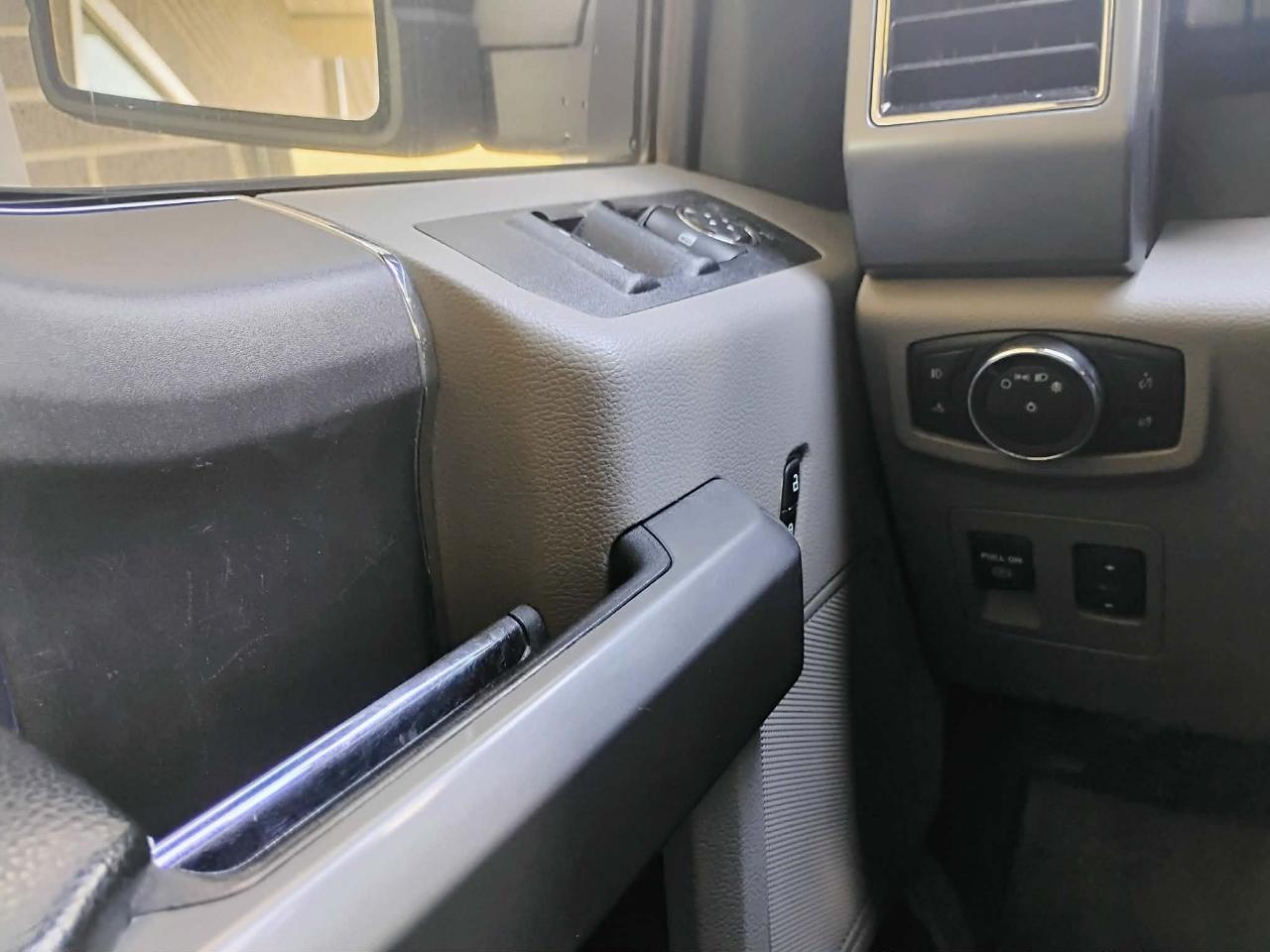 Ford F-150 2WD SuperCrew 145" XLT 2019