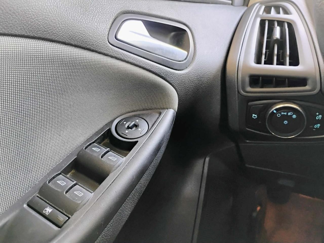 Ford Focus 5dr HB SE 2014