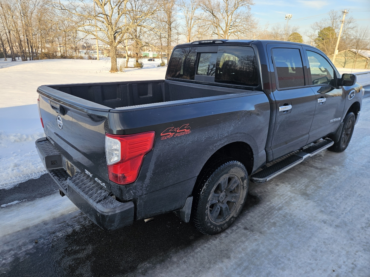Nissan Titan 4x4 Crew Cab SV 2017