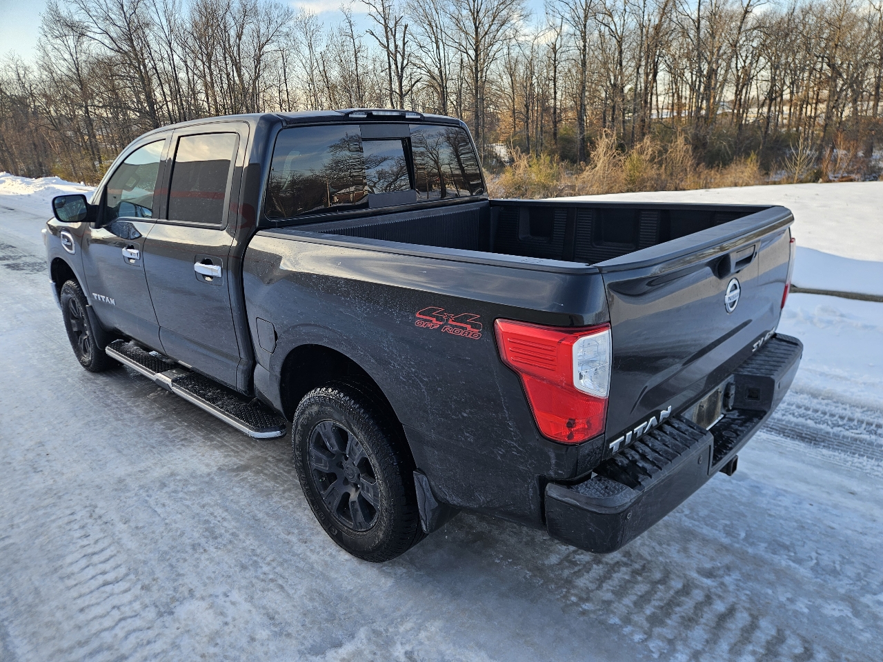 Nissan Titan 4x4 Crew Cab SV 2017
