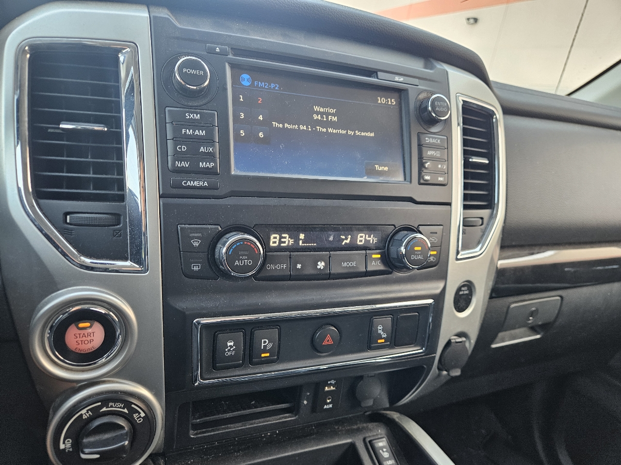 Nissan Titan 4x4 Crew Cab SV 2017