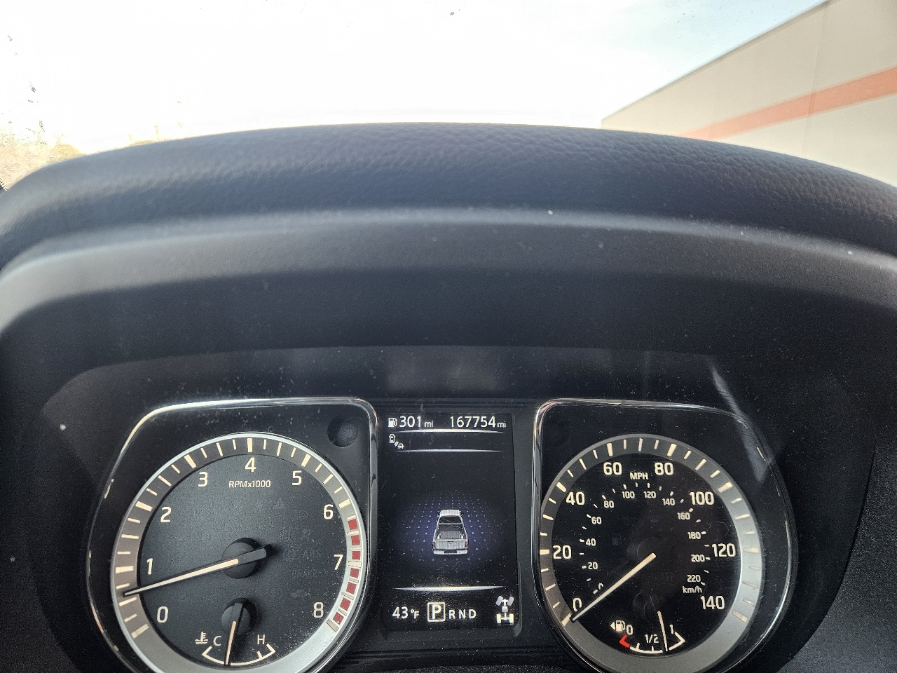 Nissan Titan 4x4 Crew Cab SV 2017