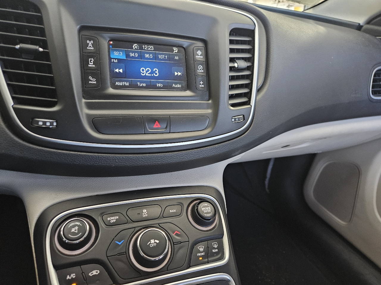 Chrysler 200 4dr Sdn Limited FWD 2015