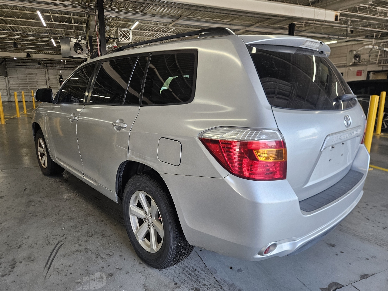 Toyota Highlander FWD 4dr V6 Base (Natl) 2010