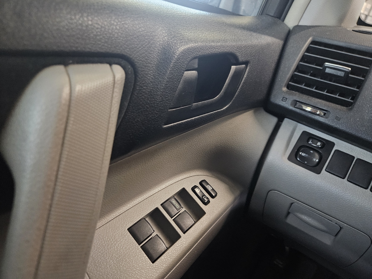 Toyota Highlander FWD 4dr V6 Base (Natl) 2010