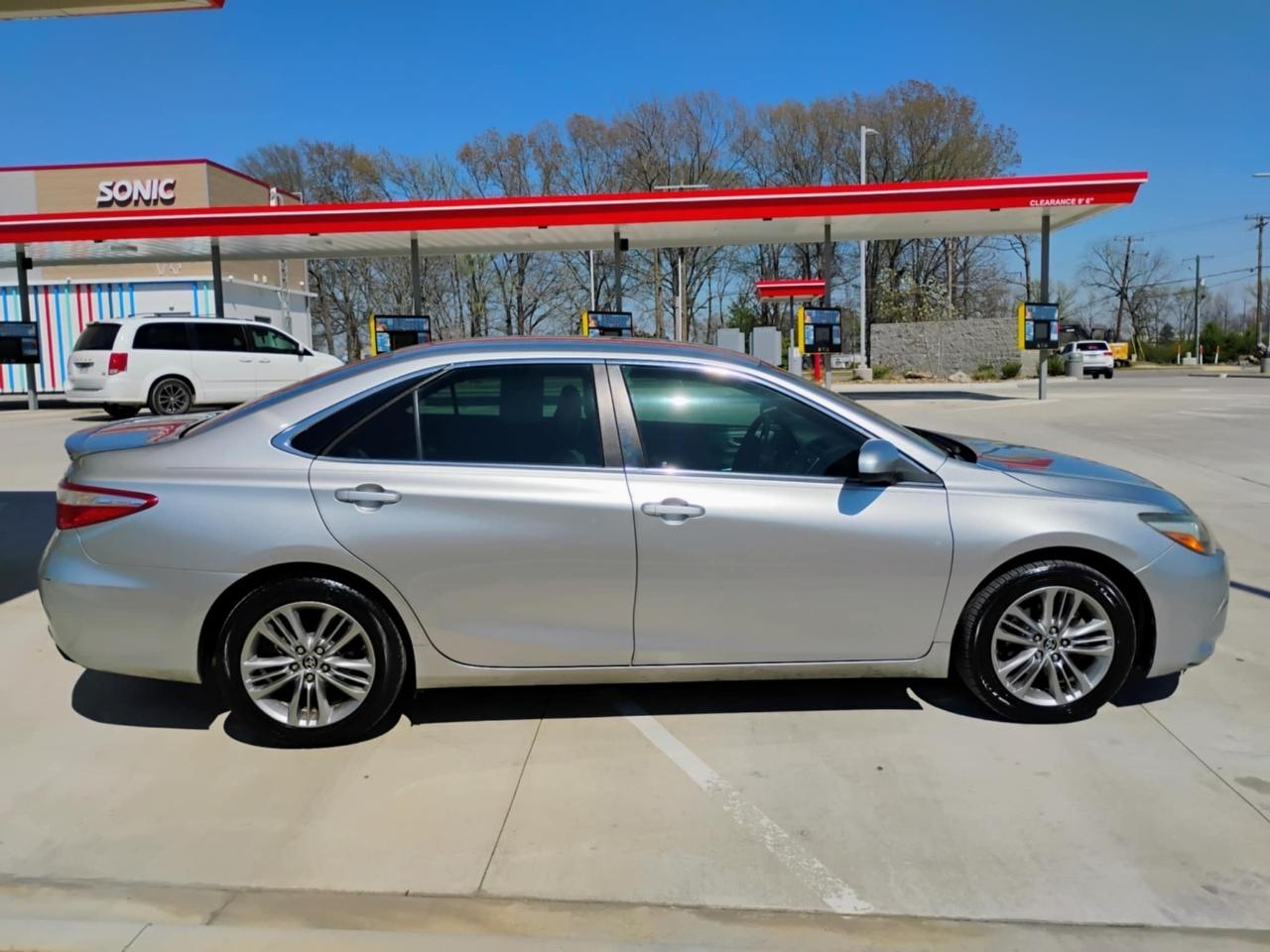Toyota Camry 4dr Sdn I4 Auto XLE (Natl) 2015