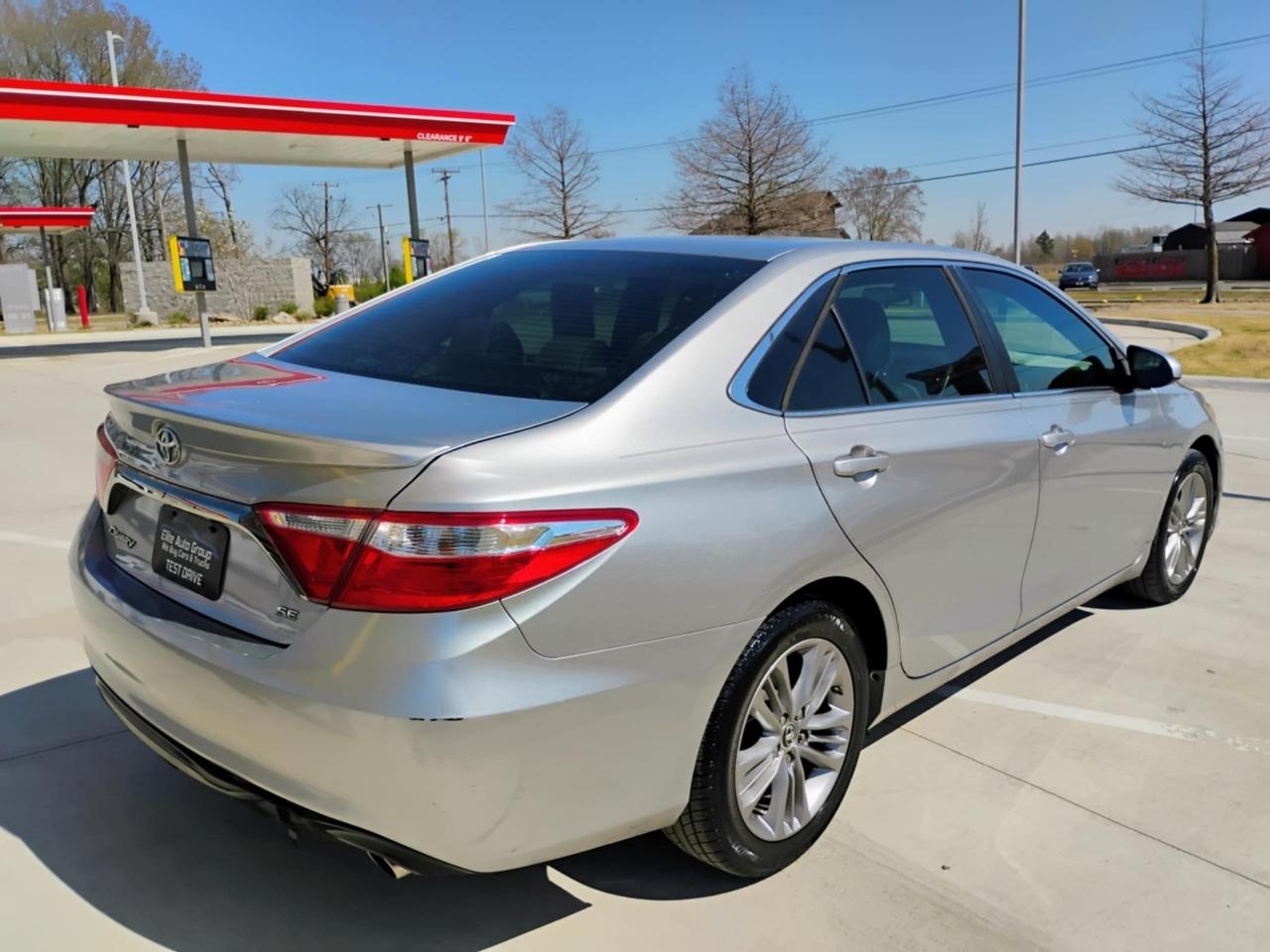 Toyota Camry 4dr Sdn I4 Auto XLE (Natl) 2015