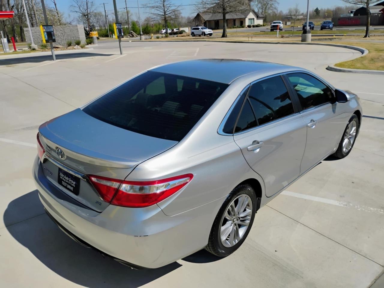 Toyota Camry 4dr Sdn I4 Auto XLE (Natl) 2015
