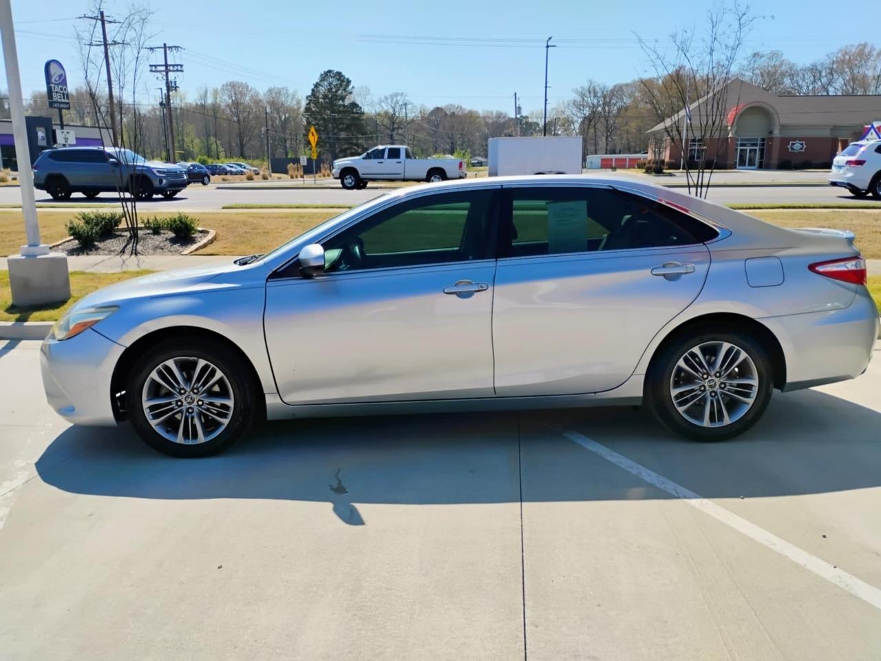 Toyota Camry 4dr Sdn I4 Auto XLE (Natl) 2015