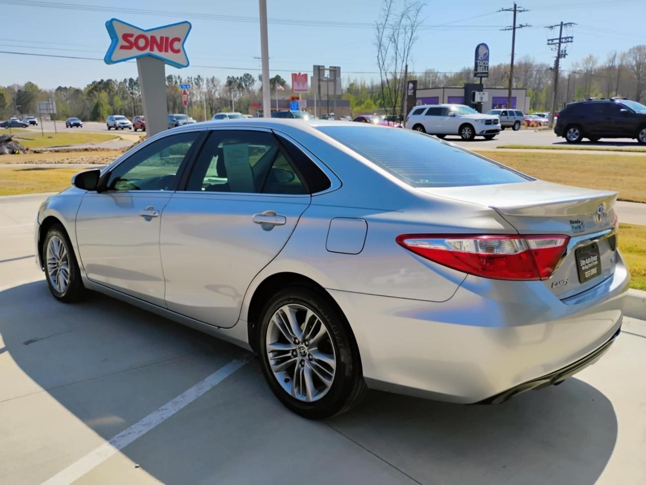 Toyota Camry 4dr Sdn I4 Auto XLE (Natl) 2015