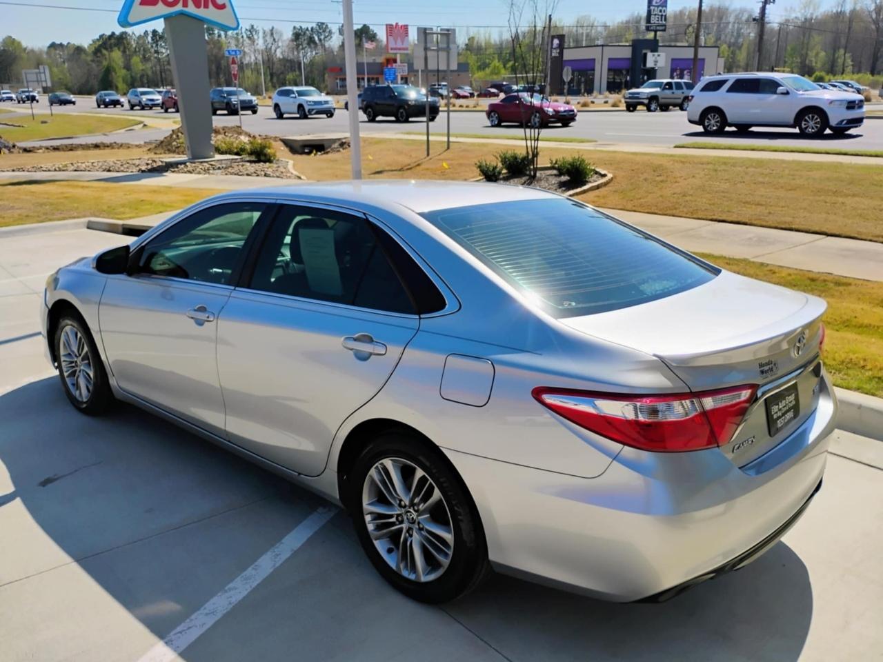 Toyota Camry 4dr Sdn I4 Auto XLE (Natl) 2015
