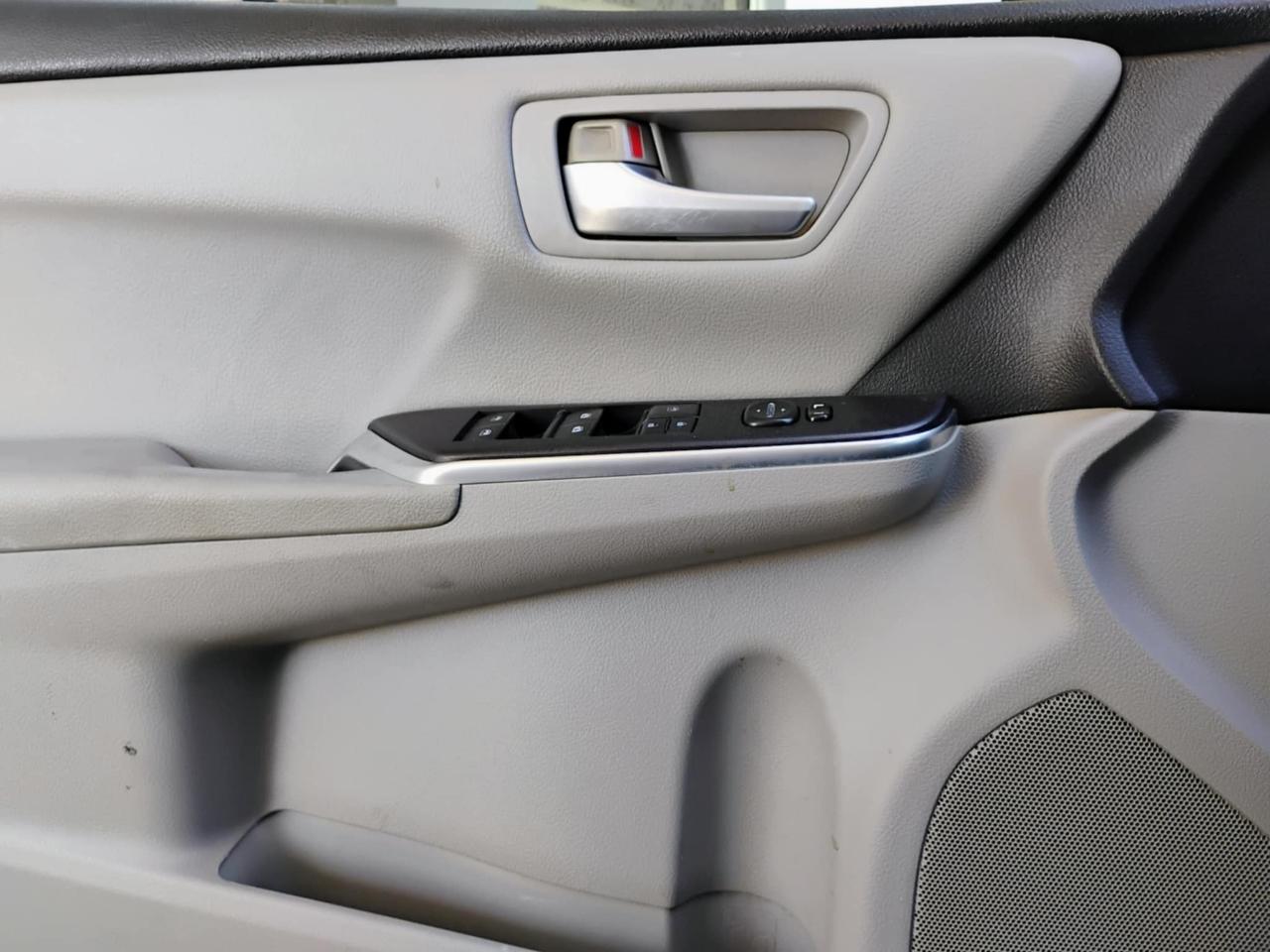 Toyota Camry 4dr Sdn I4 Auto XLE (Natl) 2015