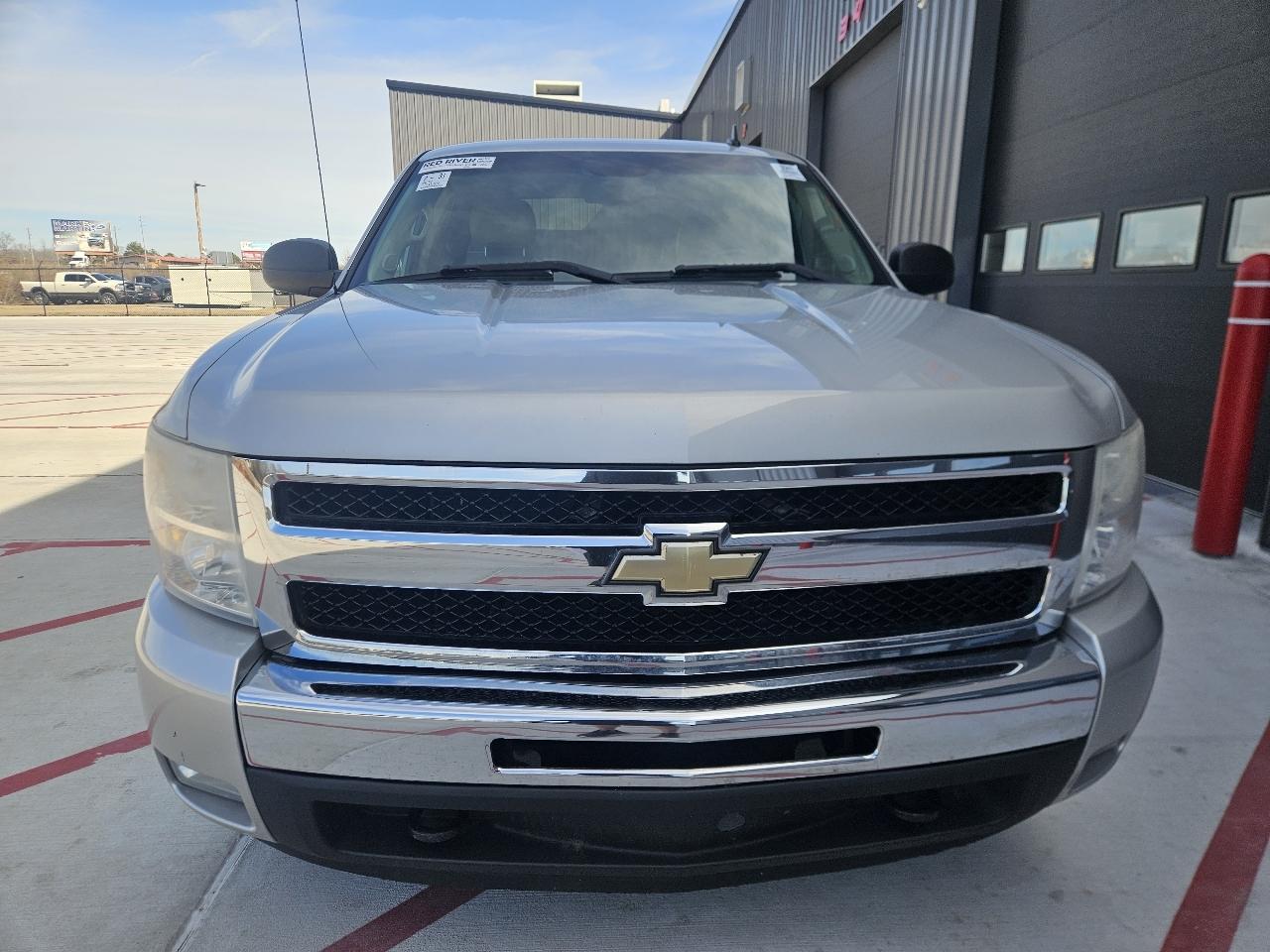 Chevrolet Silverado 1500 4WD Ext Cab 143.5" LT 2011