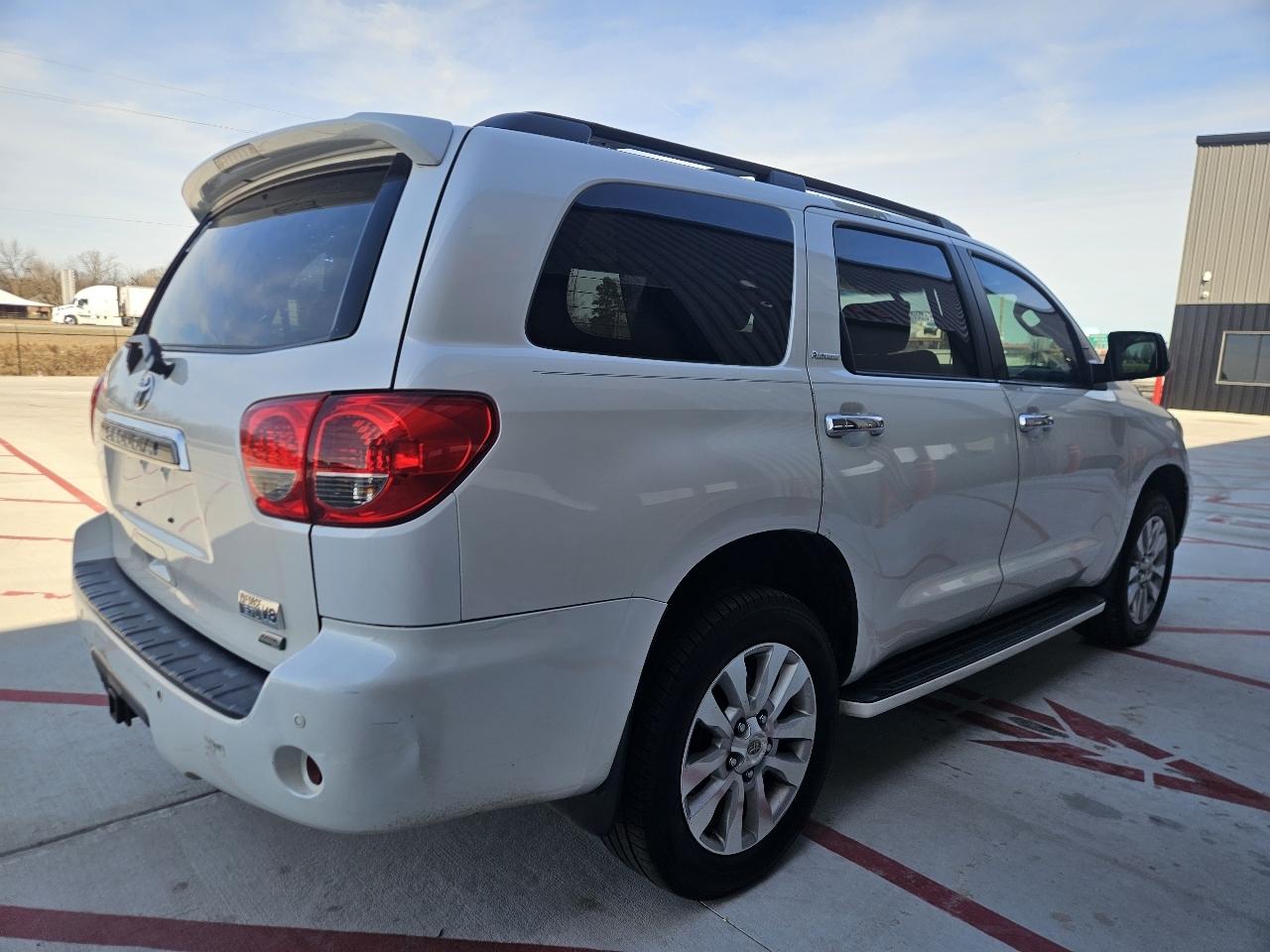 Toyota Sequoia 4WD 5.7L FFV Platinum (Natl) 2014