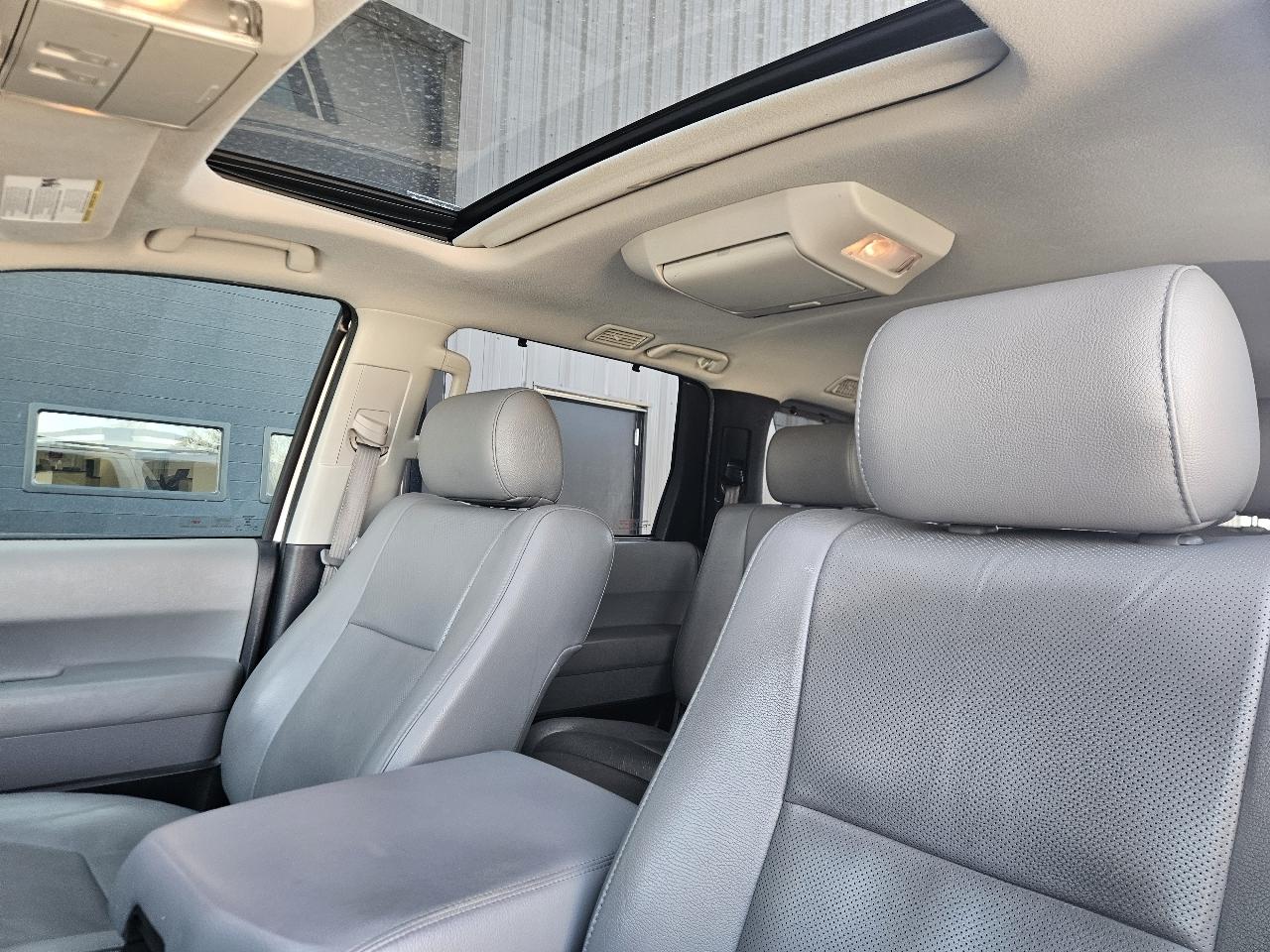 Toyota Sequoia 4WD 5.7L FFV Platinum (Natl) 2014