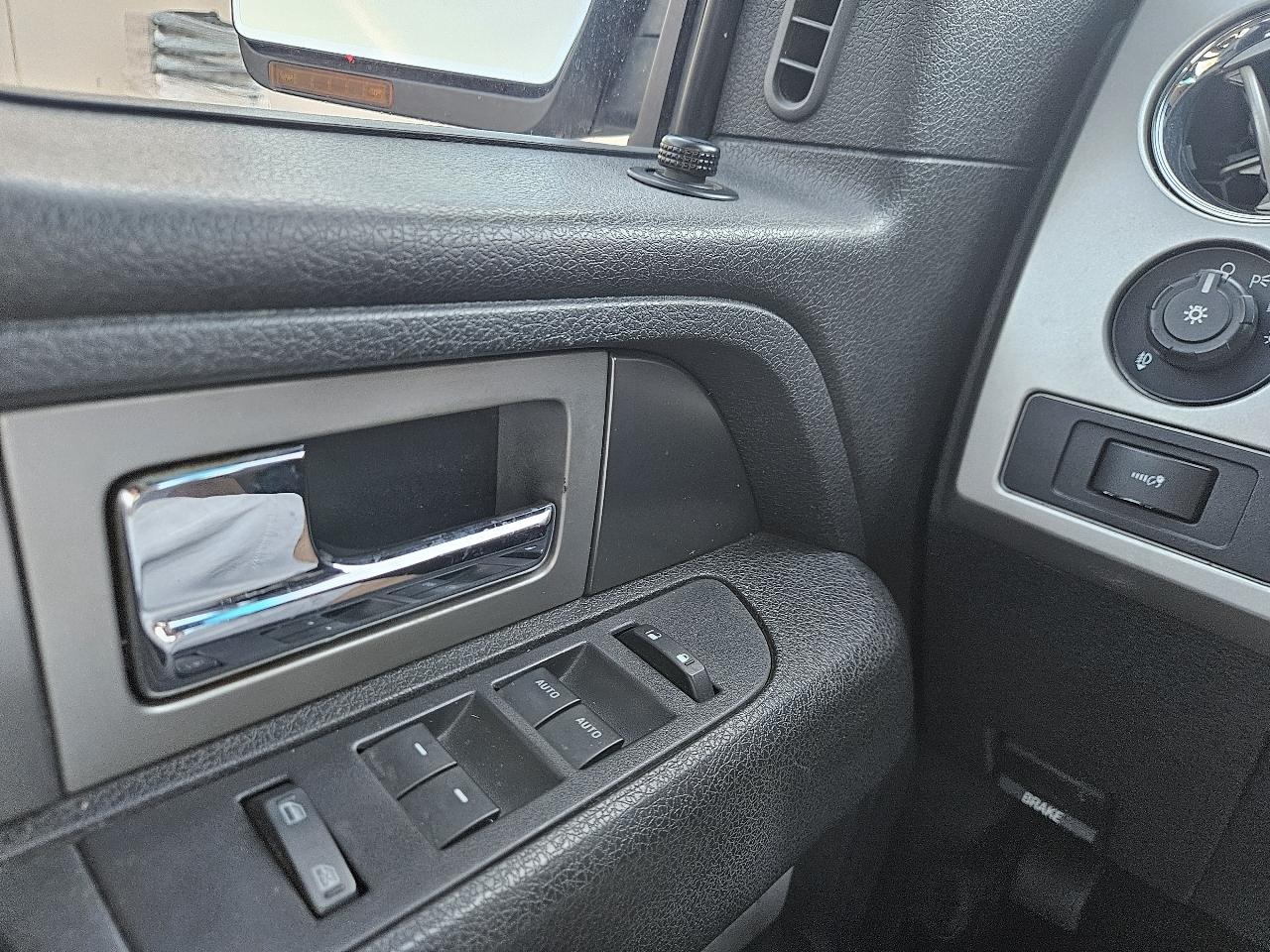 Ford F-150 4WD SuperCrew 145" Platinum 2014