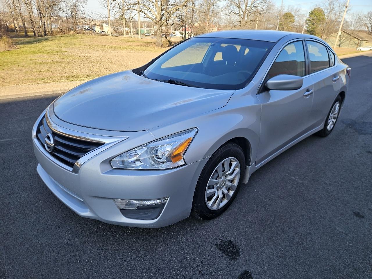 Nissan Altima 4dr Sdn I4 2.5 S 2013