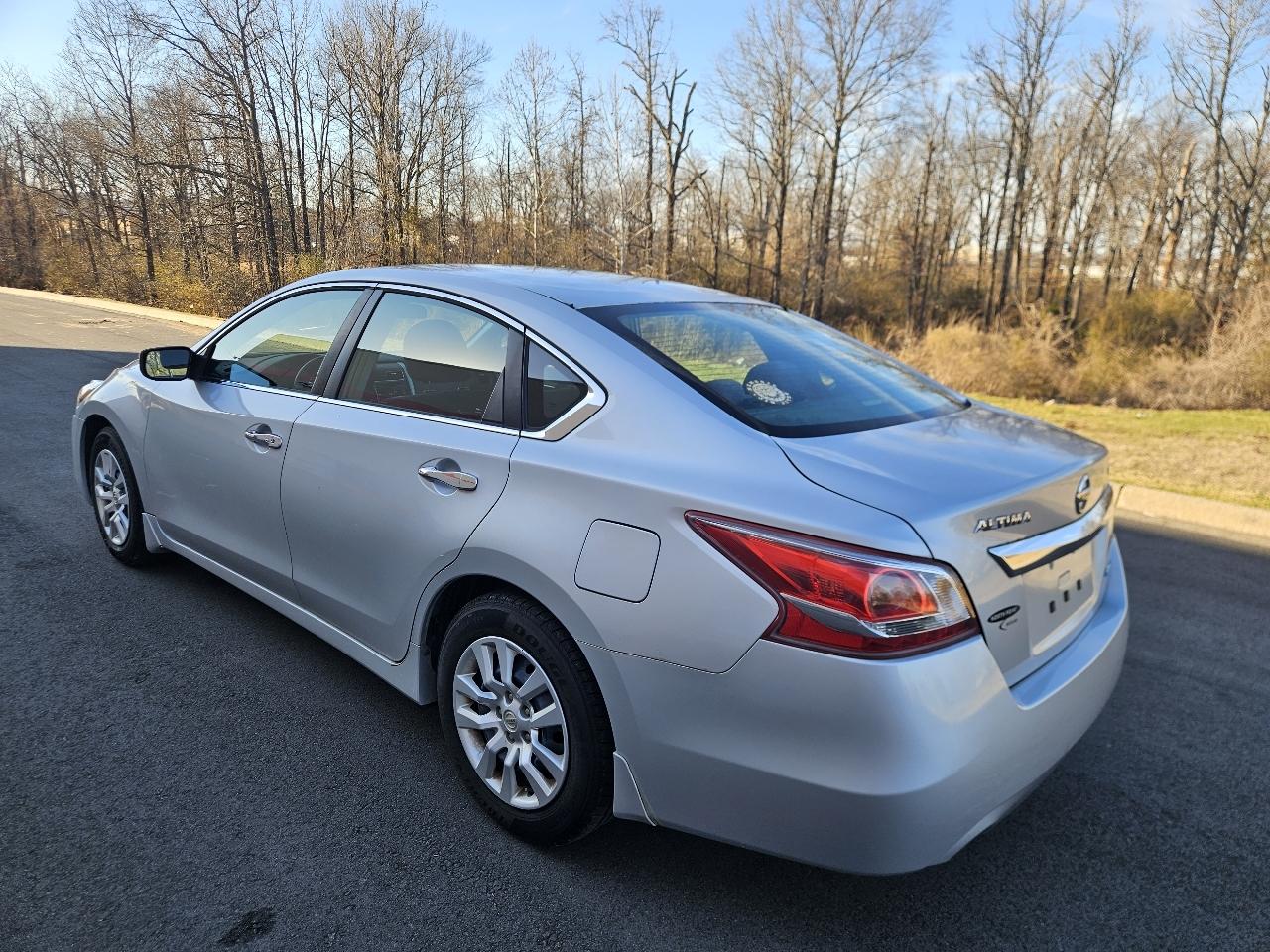 Nissan Altima 4dr Sdn I4 2.5 S 2013