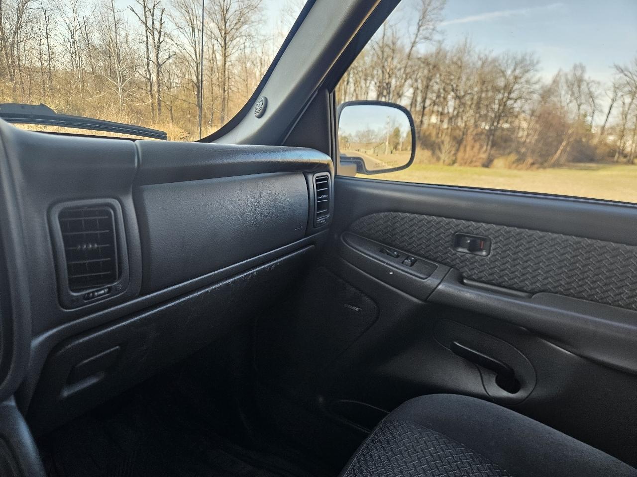 Chevrolet Avalanche 1500 5dr Crew Cab 130" WB 2003