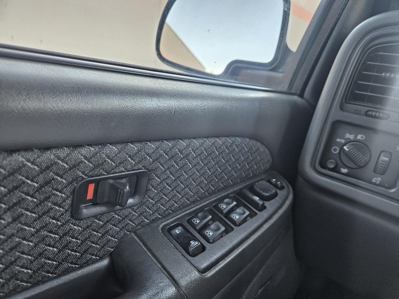 Chevrolet Avalanche 1500 5dr Crew Cab 130" WB 2003