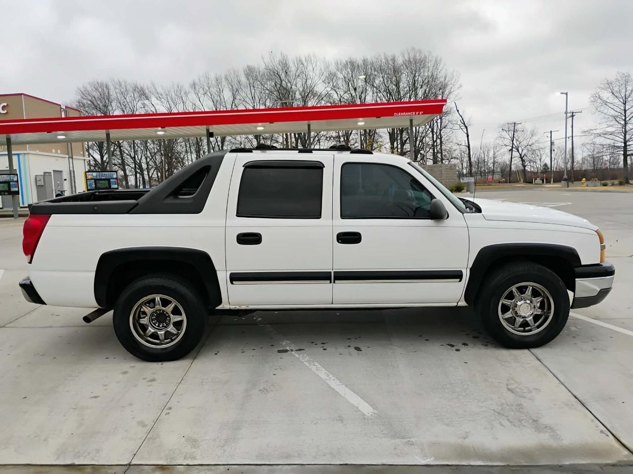 Chevrolet Avalanche 1500 5dr Crew Cab 130" WB 2003