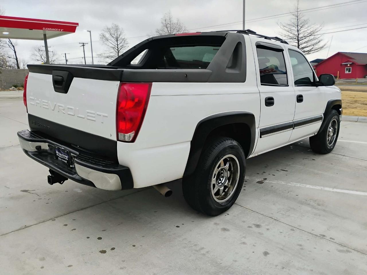 Chevrolet Avalanche 1500 5dr Crew Cab 130" WB 2003
