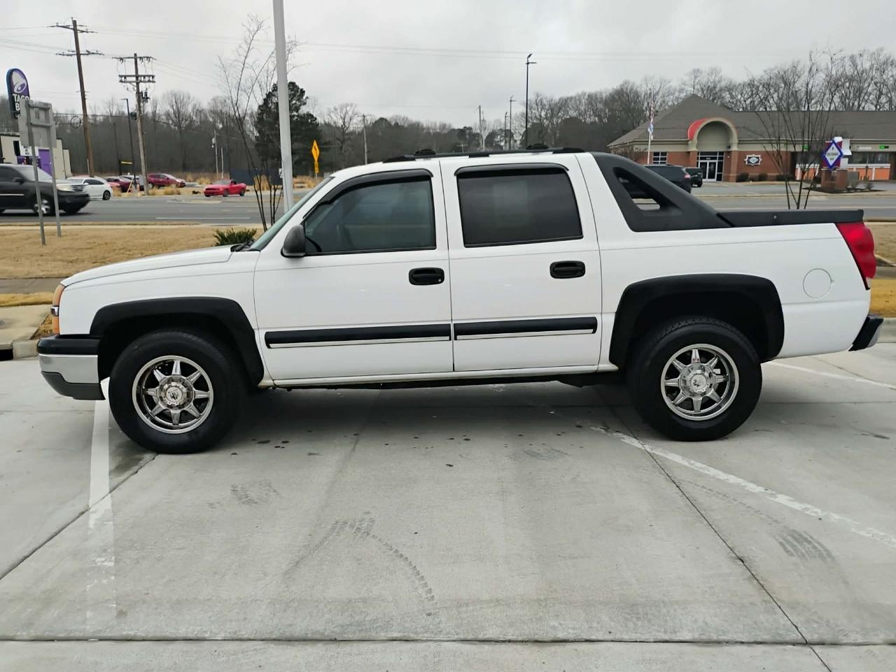 Chevrolet Avalanche 1500 5dr Crew Cab 130" WB 2003