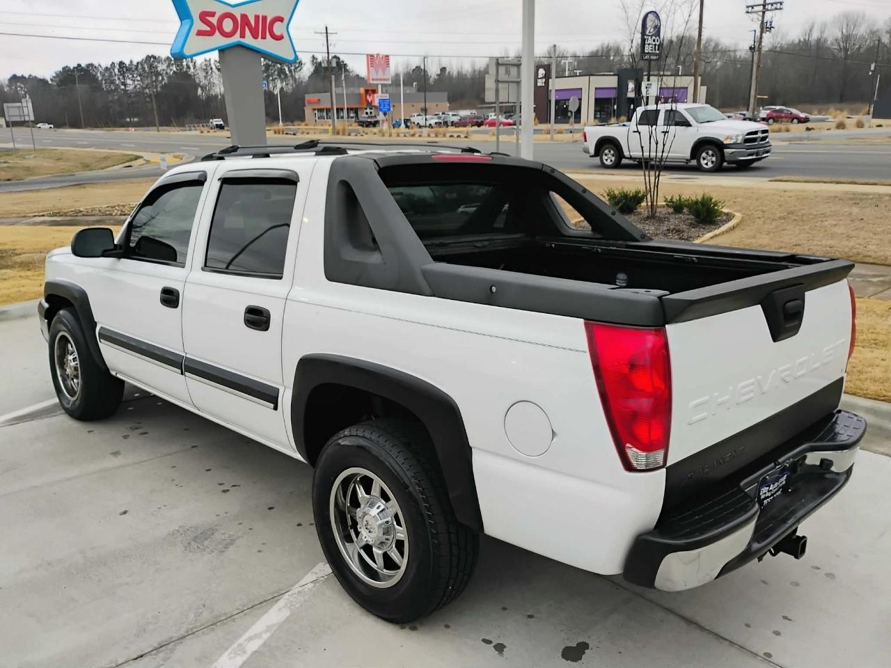 Chevrolet Avalanche 1500 5dr Crew Cab 130" WB 2003