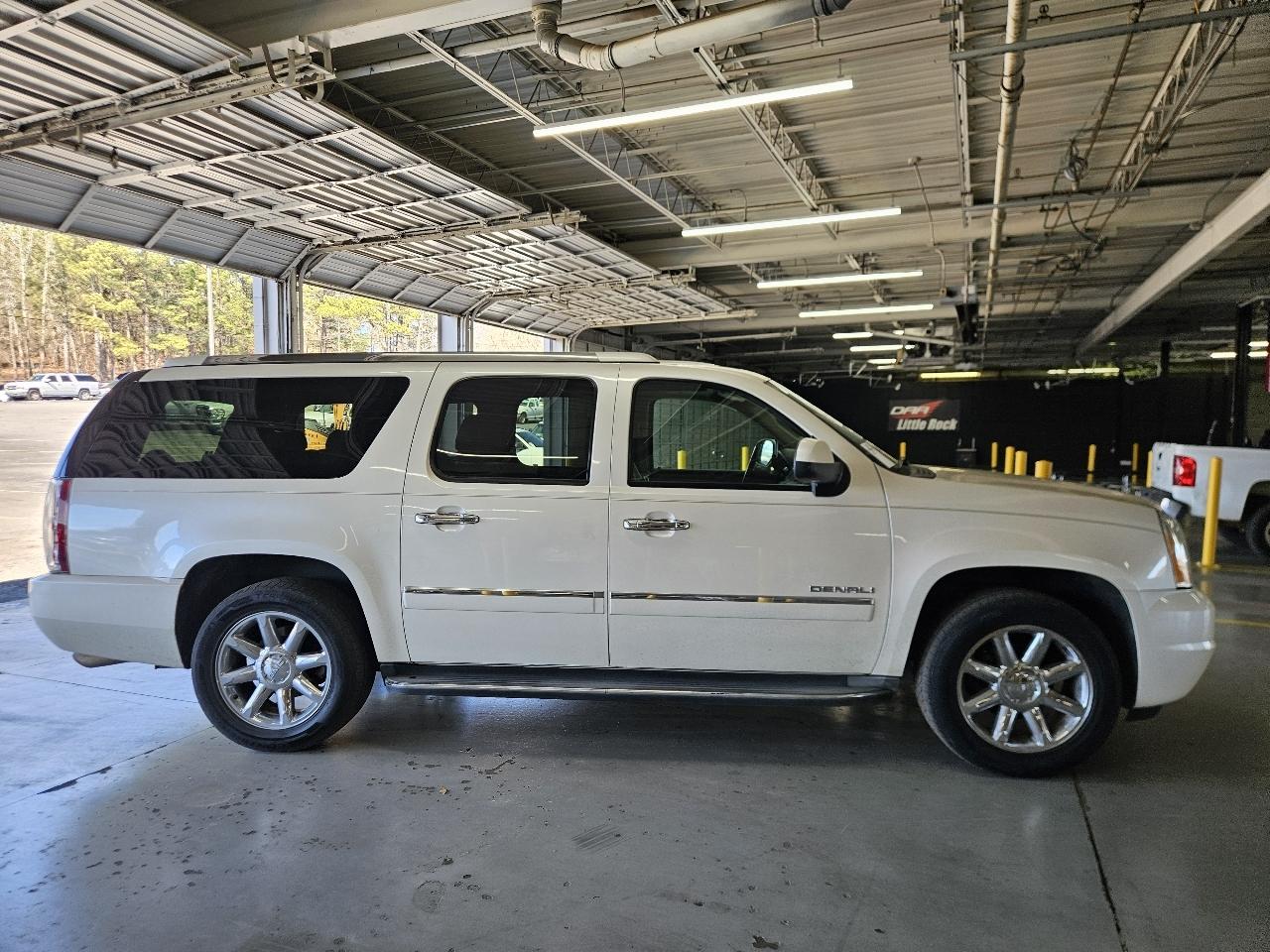 GMC Yukon XL 2WD 4dr 1500 Denali 2012
