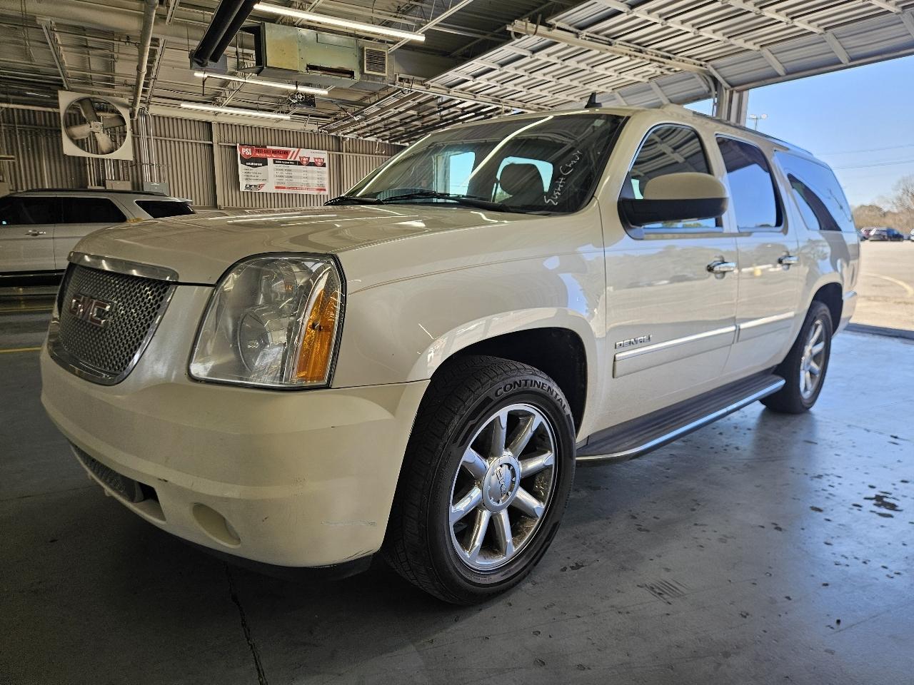 GMC Yukon XL 2WD 4dr 1500 Denali 2012