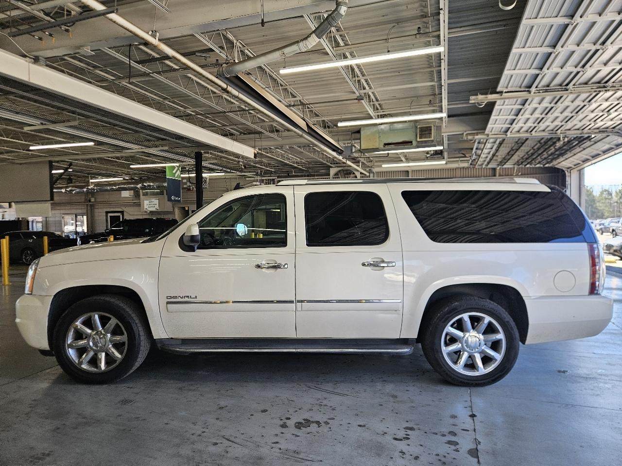 GMC Yukon XL 2WD 4dr 1500 Denali 2012
