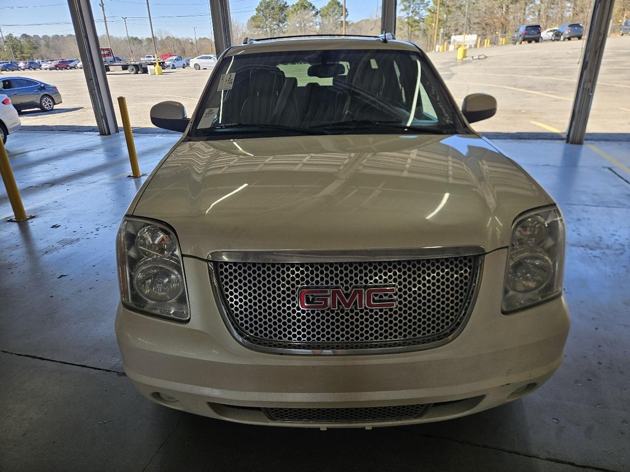 GMC Yukon XL 2WD 4dr 1500 Denali 2012